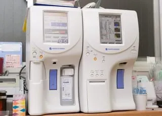 血液の検査を行う機械です。