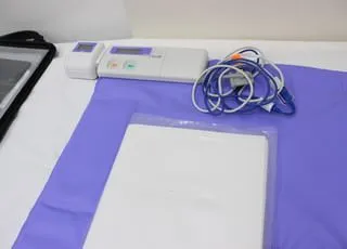 睡眠時の呼吸測定を行う医療機器です。