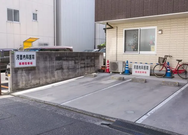 駐車場には4台分のスペースを備えています。