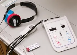 聴力検査機器です、音を流して検査を行います。